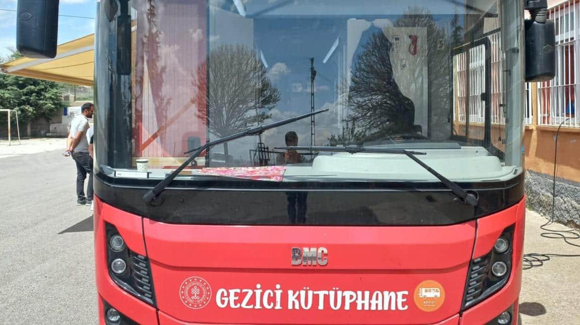 GEZİCİ KÜTÜPHANE OKULUMUZDA